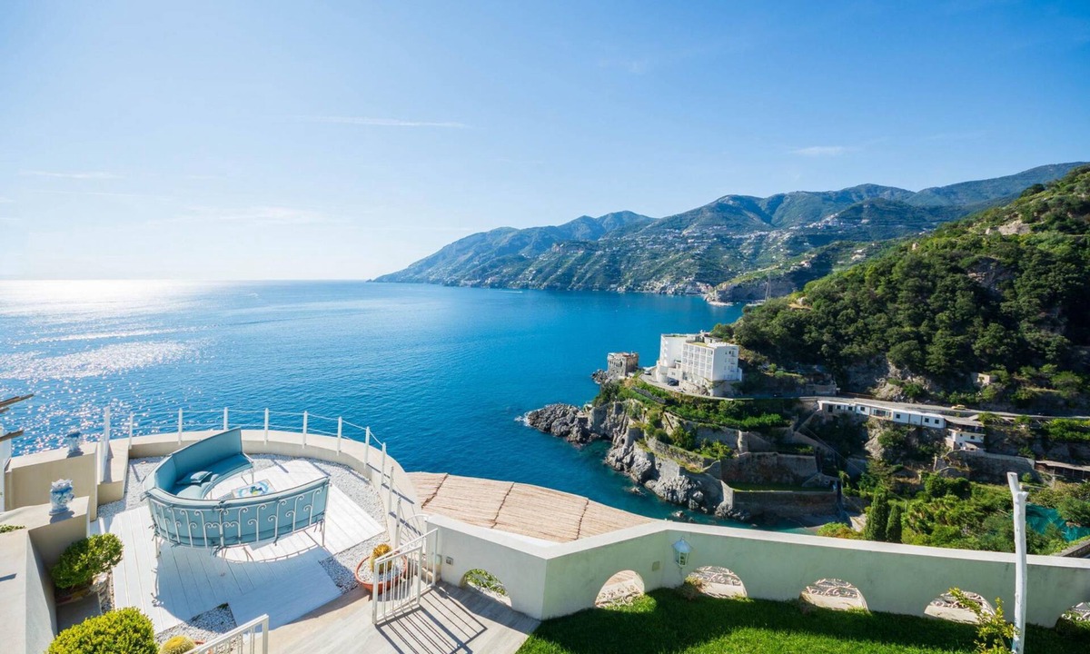 Maiori Villa | Luxury Villa Vittoria- Villa With Garden Swimming Pool and Jacuzzi Overlooking the sea