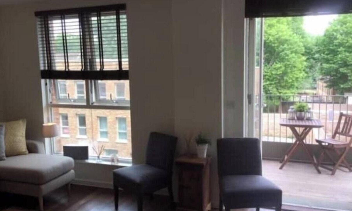 South Acton Apartment | Luxury West London Apartment with Balcony & Excellent Transport Links