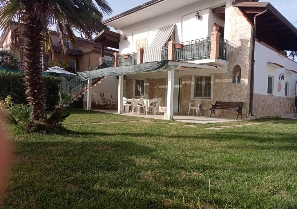 Latina Lido Villa | [Maestosa villa 300MQ] 50 metri dal mare