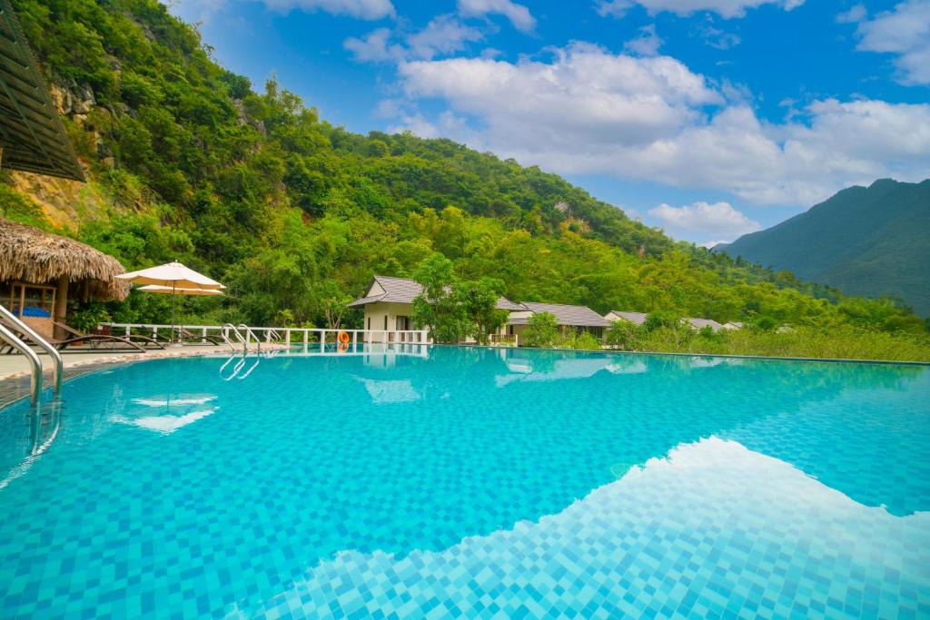 Lac Village Hotel | Mai Chau Mountain View Resort