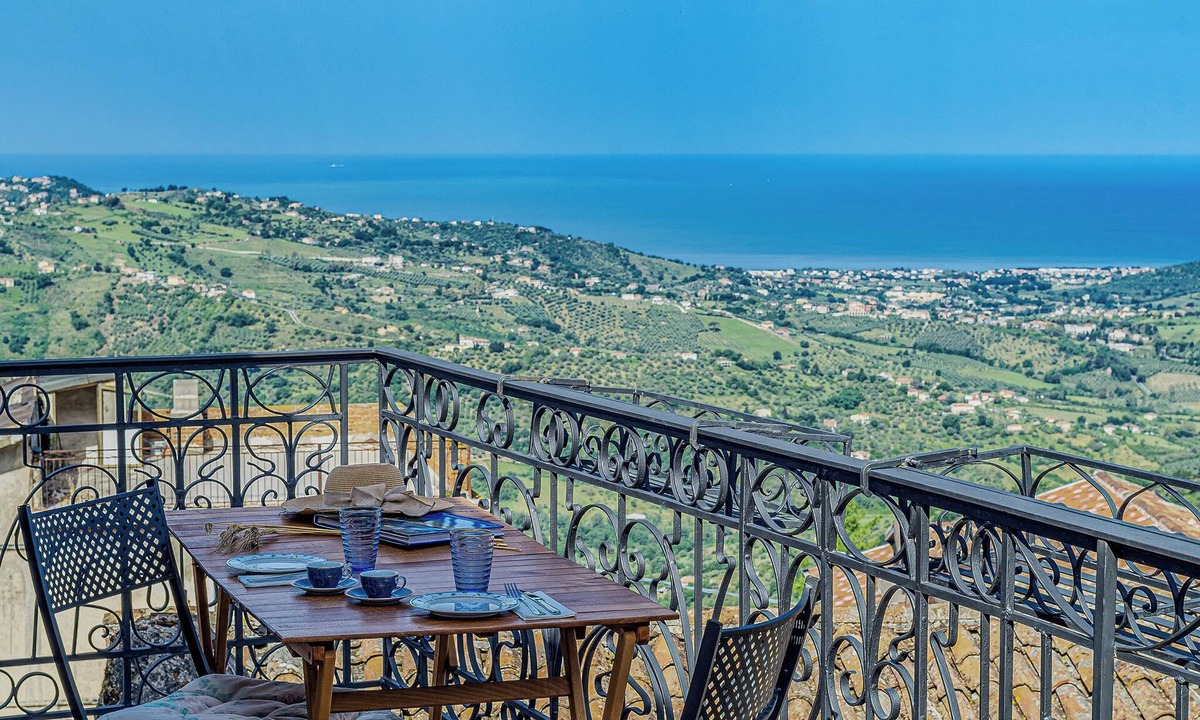 Laureana Cilento House | Mary's House
