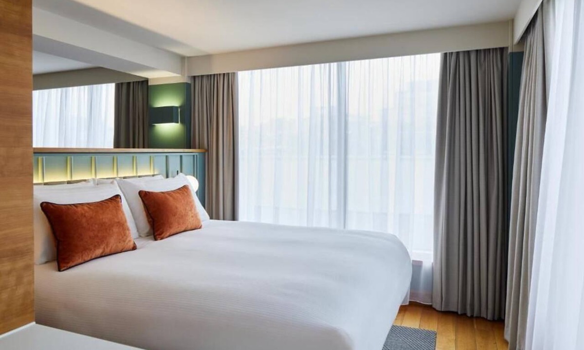Farringdon Apartment | master Farringdon