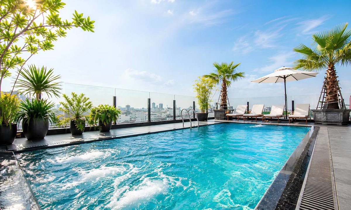 Hanoi Backpacker Quarter Hotel | MAY DE VILLE Crown Hotel