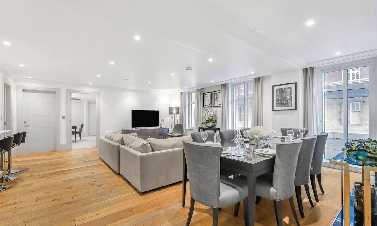 South Bank Apartment | Mayfair 2 Bed with AC, Concierge & Elevator