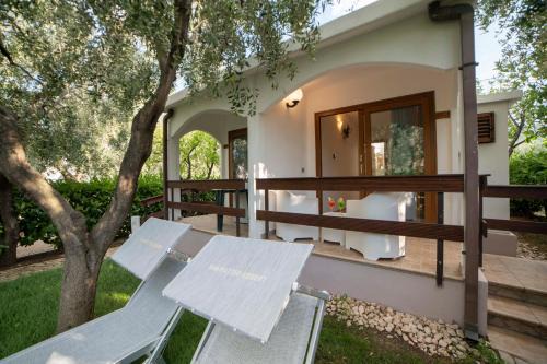 Mattinata House | melograno Holiday Home with Swimming Pool and Private Beach