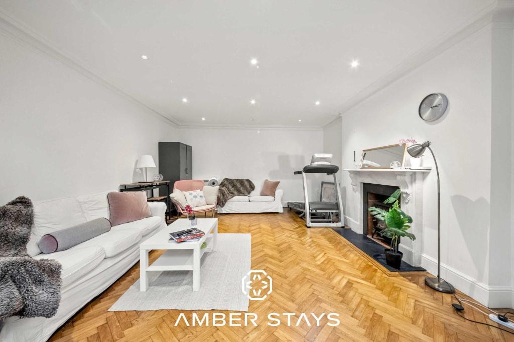 Pembridge Apartment | Modern 2 Bed Apartment in Notting Hill-Hyde Park by Amber Stays Perfect for Small Groups and Business Stays Sleep 4!