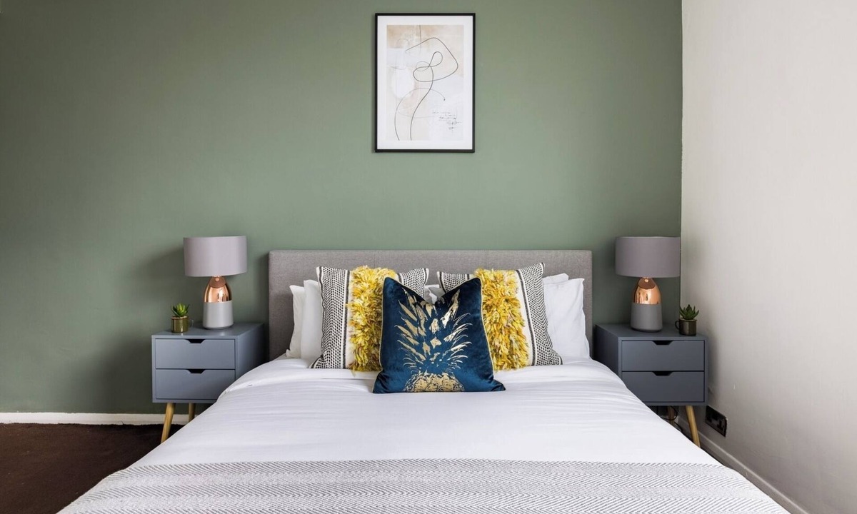 Riverside Apartment | Modern 2 King Beds w/Shard Views near Tower Bridge