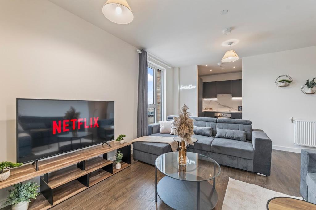 Marlborough Apartment | Modern 2BR - 4 Stops to Wembley - Sleeps 8