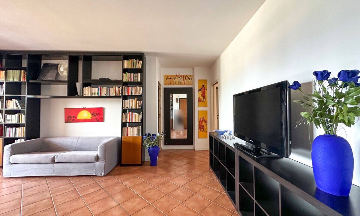 Zona XIX Casal Morena Apartment | Modern and bright two-bedroom apartment close to transportation and services