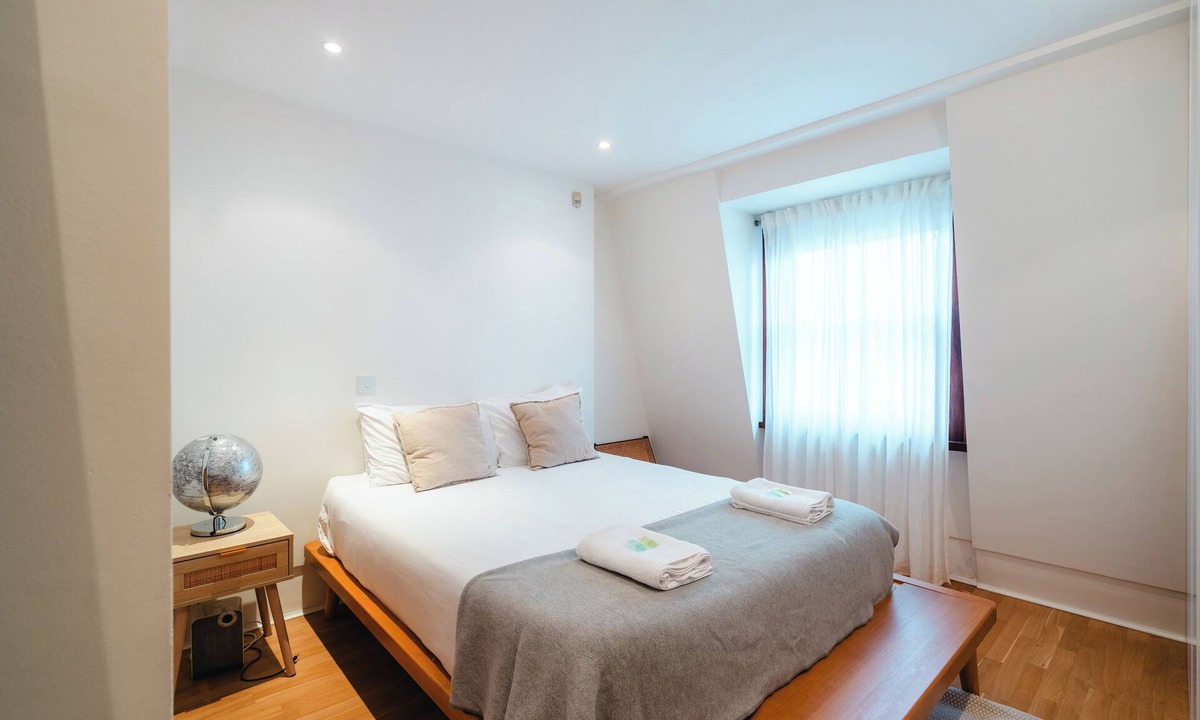 Bayswater Apartment | Modern Apartment with Spacious Terrace Near Hyde Park