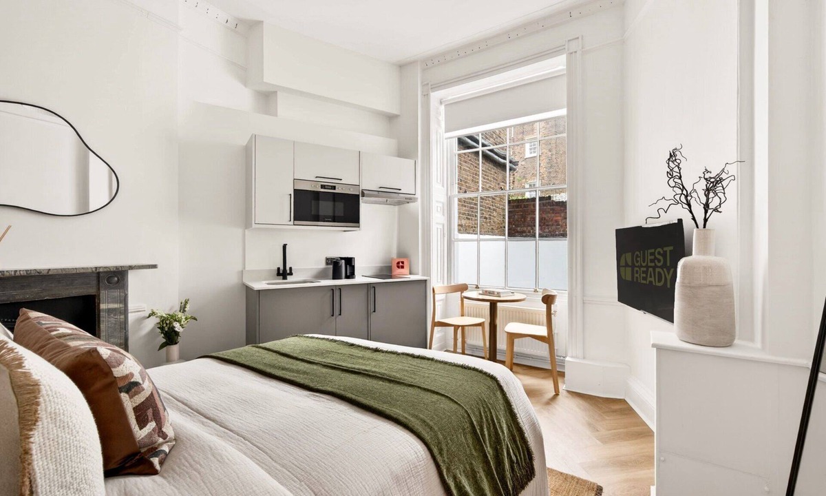 St. Pancras Apartment | Modern Double En-Suite in Bloomsbury