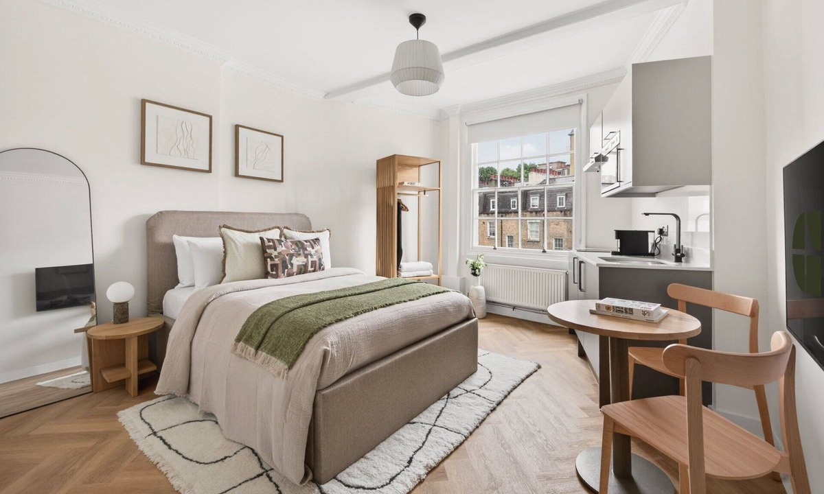 St. Pancras Apartment | Modern Double Room in Bloomsbury