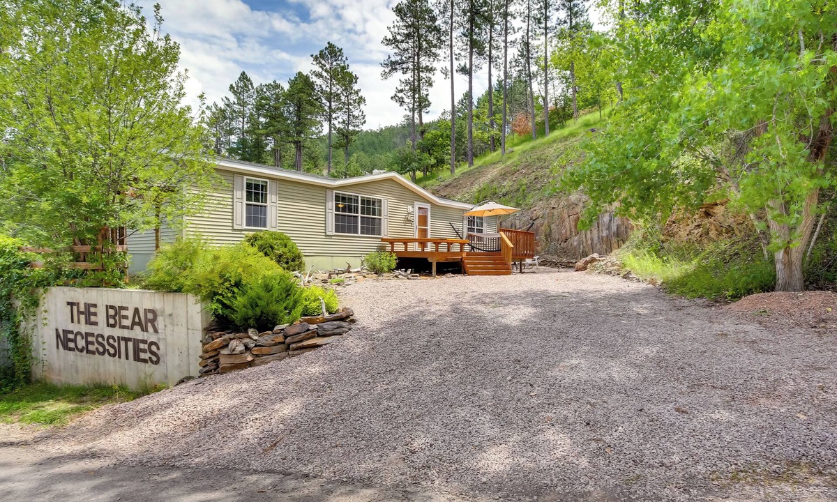 Keystone House | Modern Keystone Home: 4 Mi to Mount Rushmore!