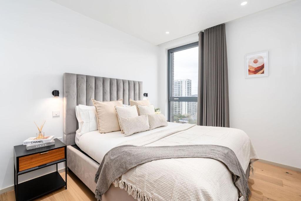 St. Pancras and Somers Town Apartment | Modern Kings Cross 2BR, Steps to Coal Drops Yard, 10 min walk to Train Station