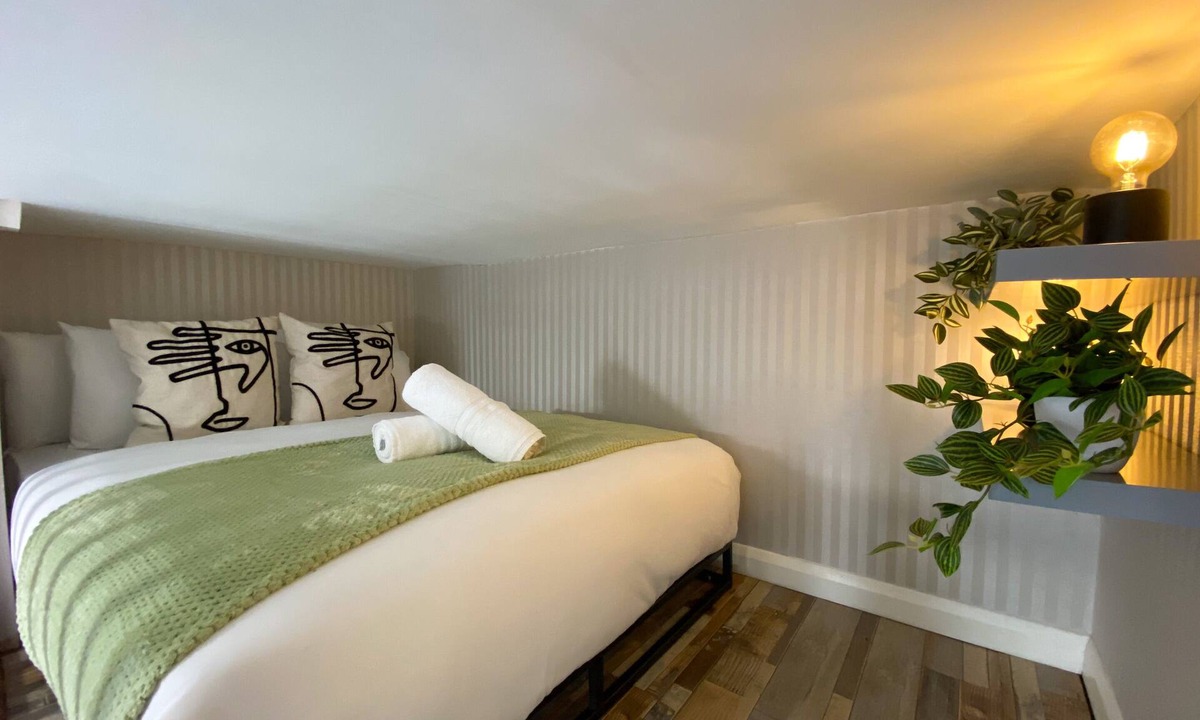 Queen's Park Apartment | Modern Studios Malvern Road