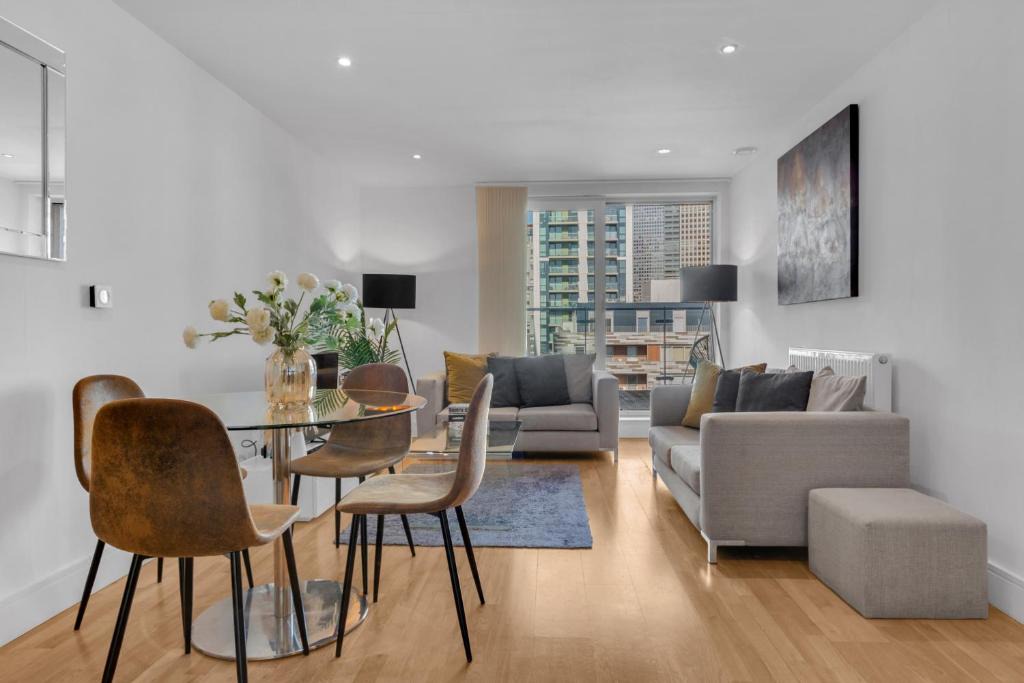 Isle of Dogs Apartment | MySquare Two Bedroom Serviced Apartment in Indescon Square