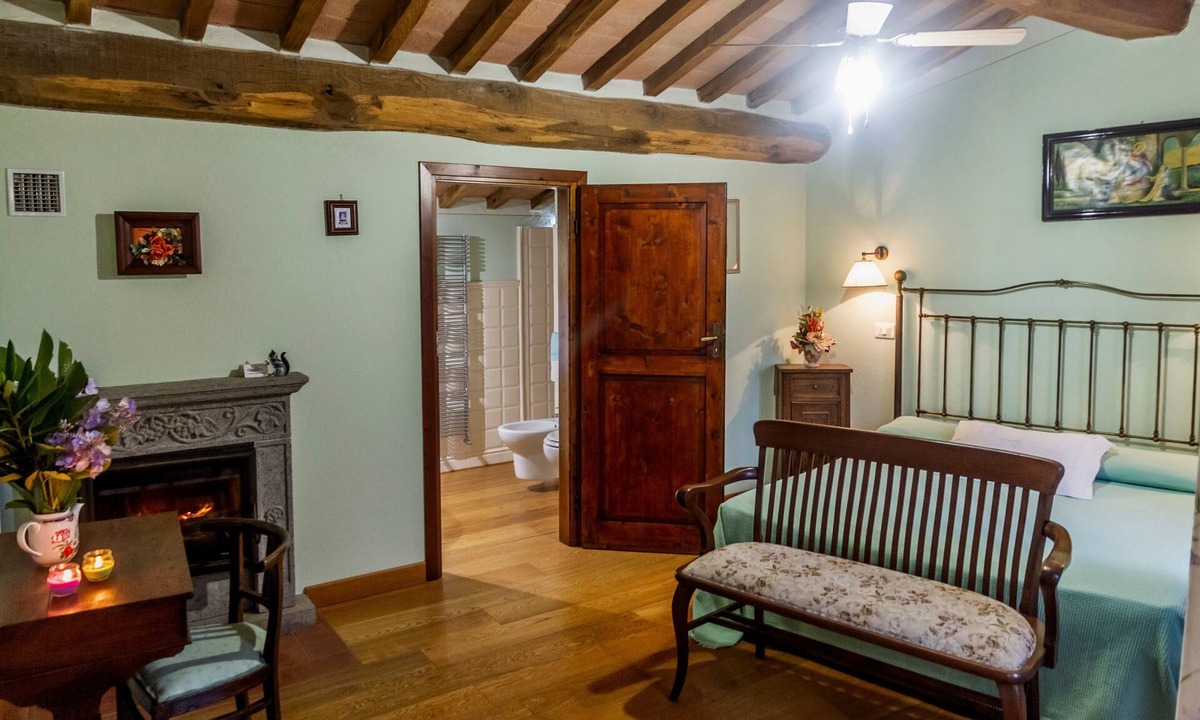 Torniella Apartment | Narciso Dei Poeti – Deluxe Double Room with Valley-View Balcony and Wood Fireplace
