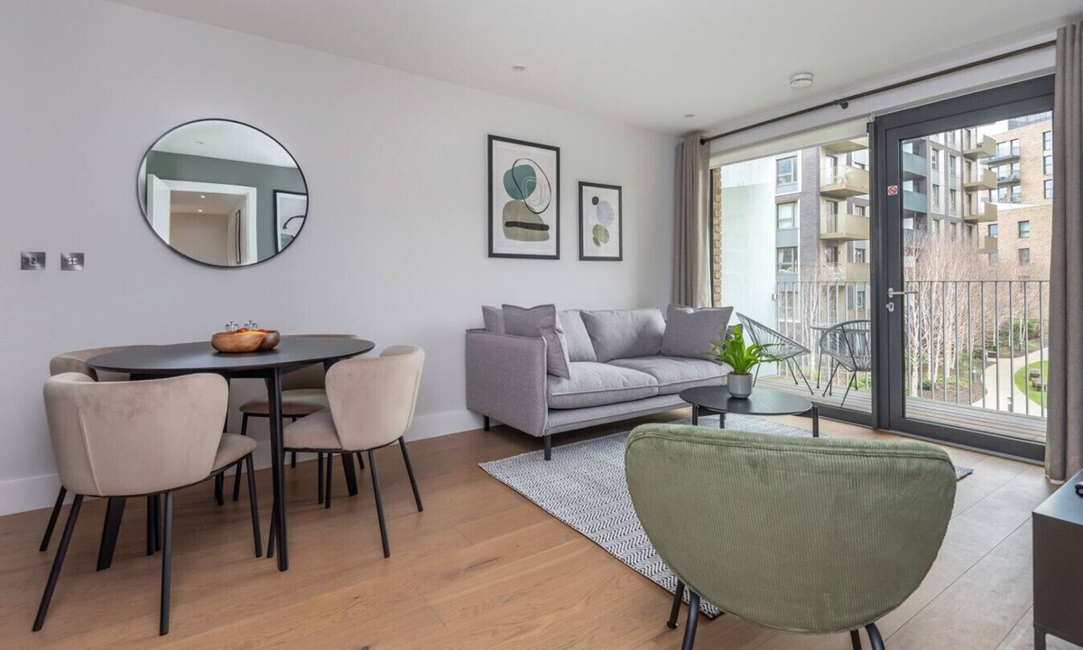 Wembley Park Apartment | Near Wembley Stadium with Gym & Balcony