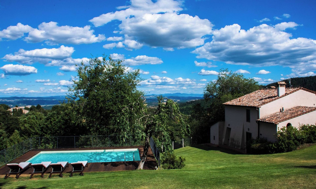Cetona Villa | Newly restored farmhouse with private garden and exclusive pool