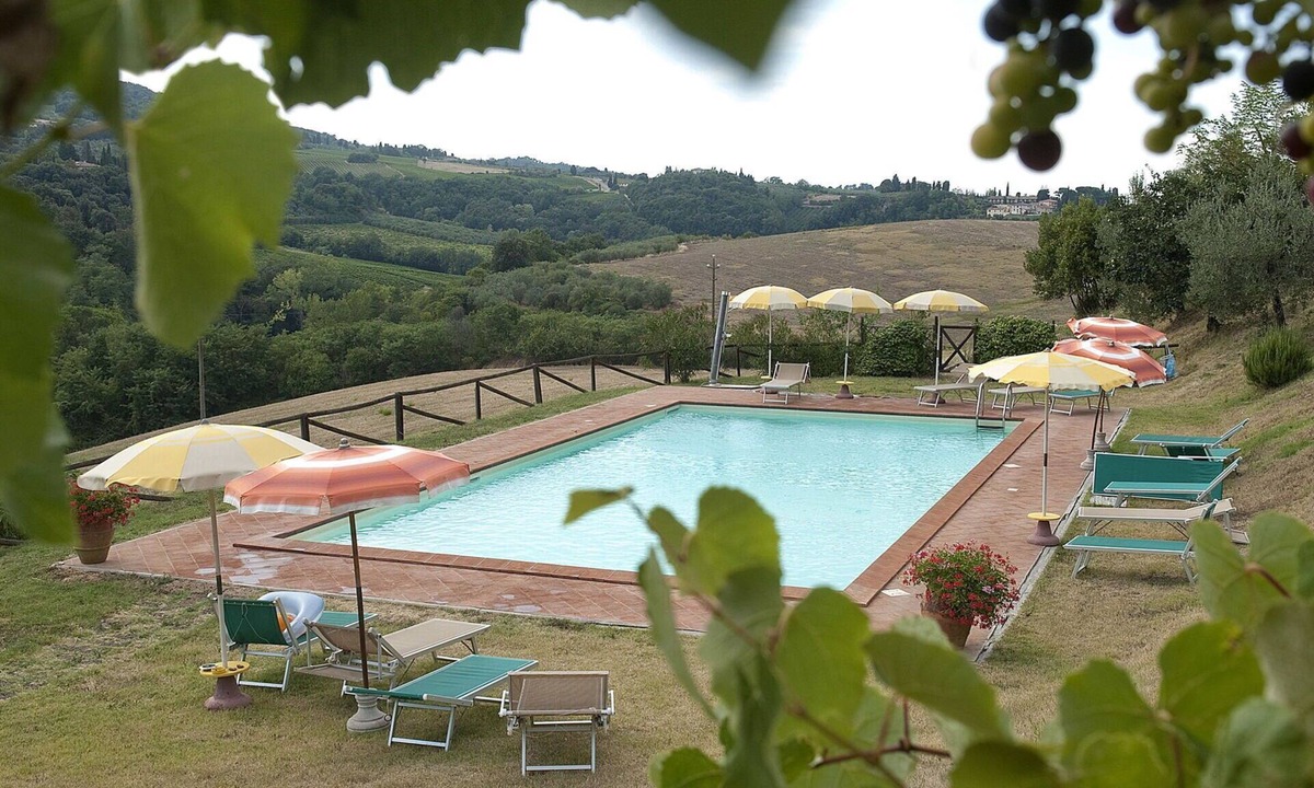 San Gimignano Apartment | Nice apartment for 4 people with pool, A/C, WIFI, pets allowed and panoramic view