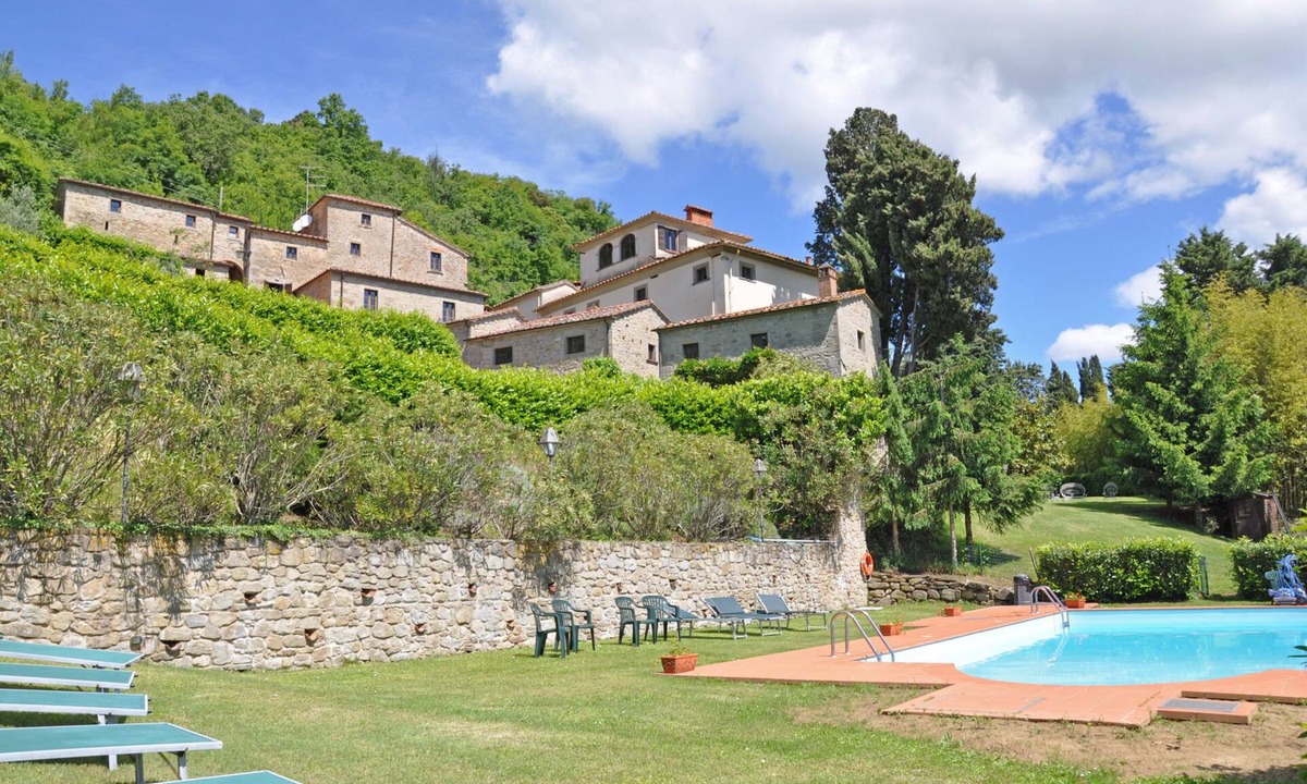 Capolona Apartment | Nice apartment for 3 guests with WIFI, pool, TV, panoramic view and parking, close to Arezzo