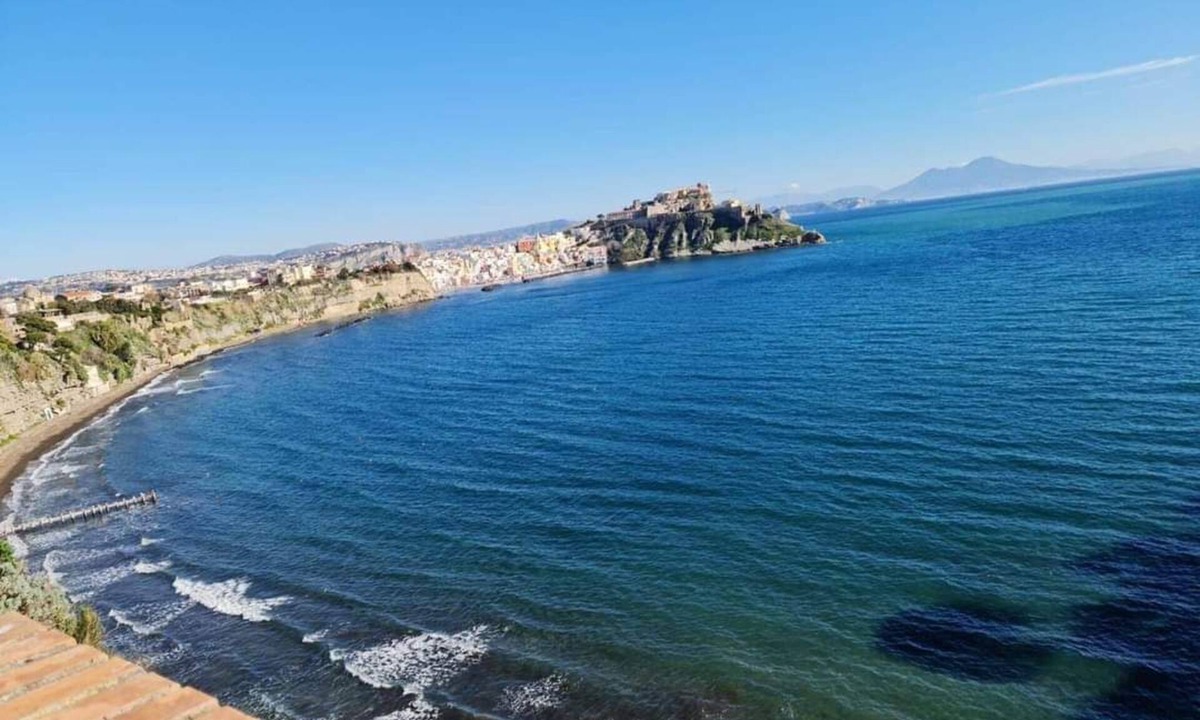 Procida Apartment | On the Chiaia Beach in Procida the intriguing "Whisper of the Mimant."