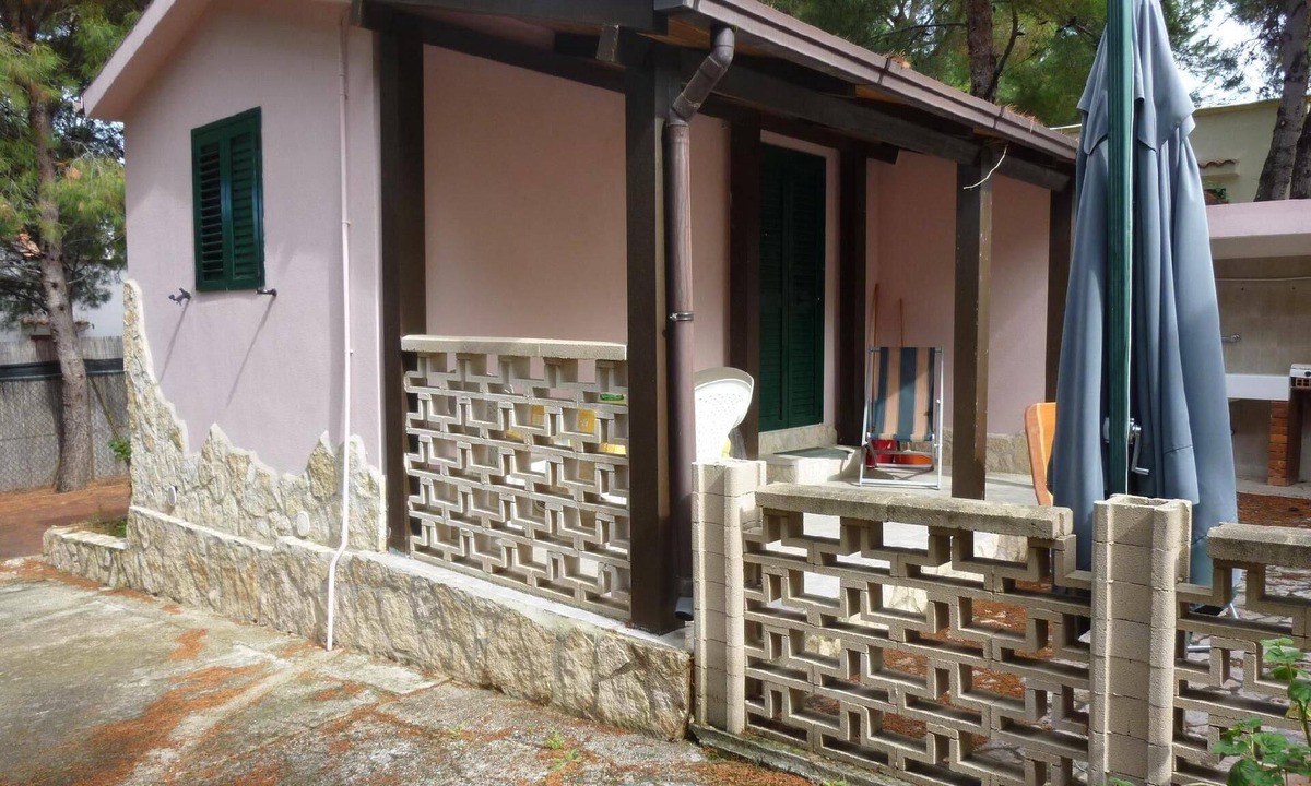 Defensola House | Orchid holiday flat with covered veranda