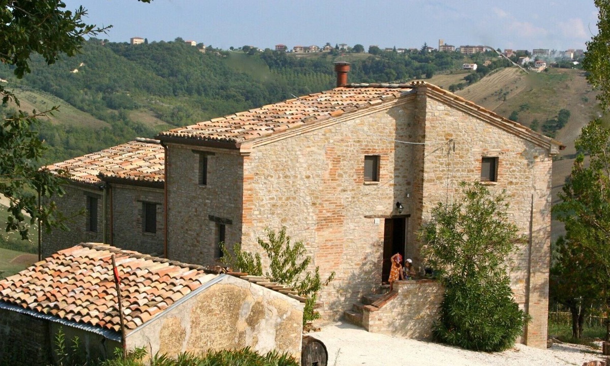 Tolentino House | Organic vineyard/olive farmhouse with superb views of the Mountains/valley