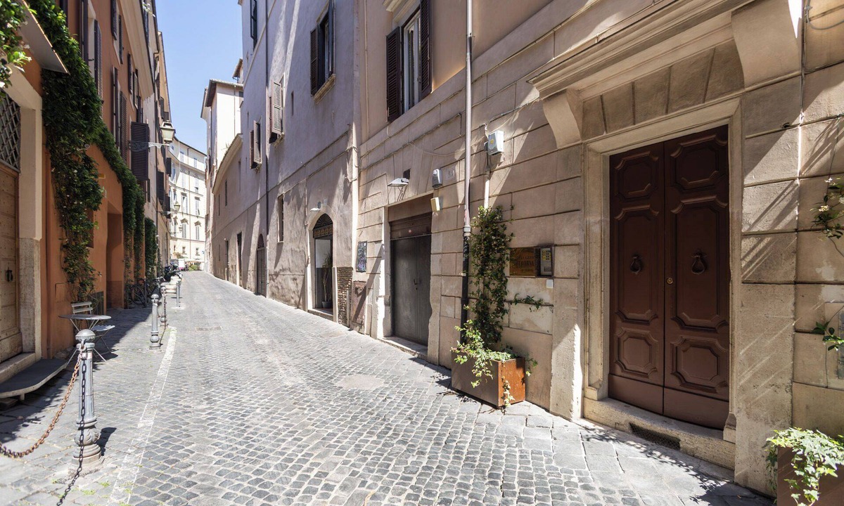 Rione V Ponte Apartment | Palazzo Taverna Apartments