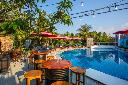 Ong Lang Resort | Palm Hills Resort