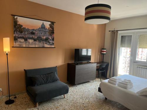 Tuscolano Apartment | Panoramic penthouse 10m from metro A