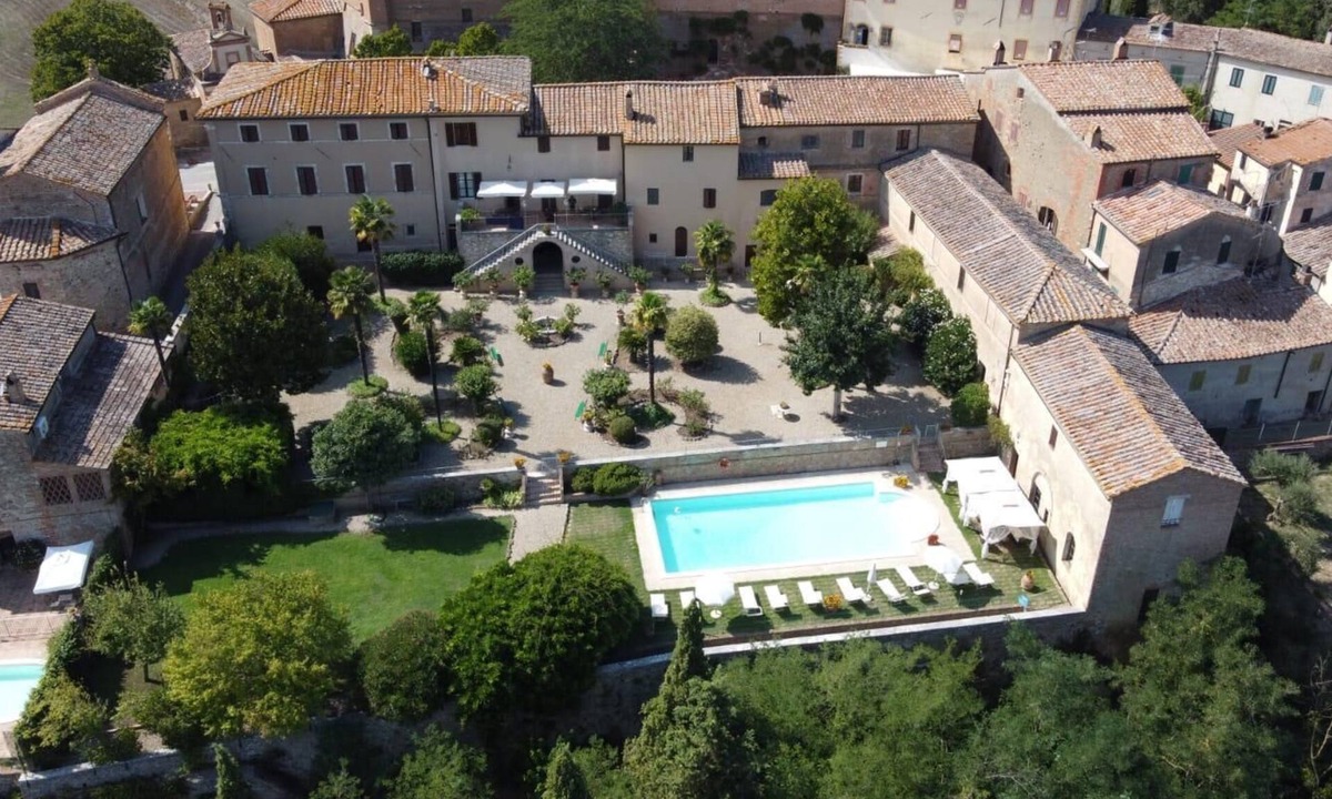 San Giovanni d'Asso Villa | Pasqui Villas Historic Villa La Consuma San Giovanni D'Asso-Italy