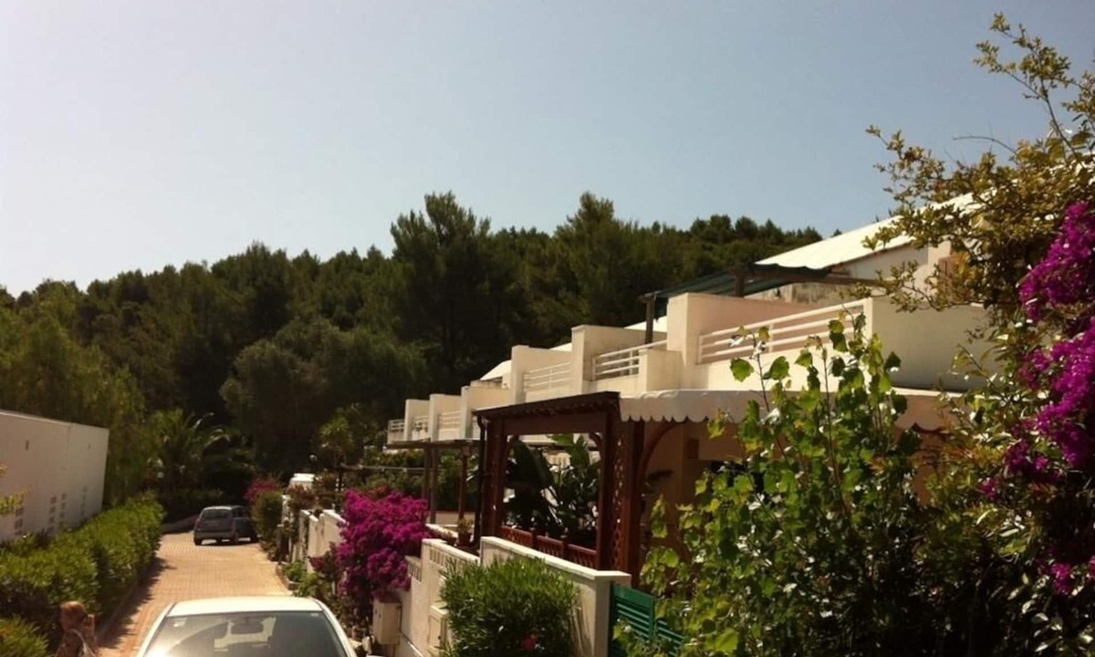 Peschici Villa | Peschici - Maritalia Independent villa sleeps 6 with swimming pool and parking space