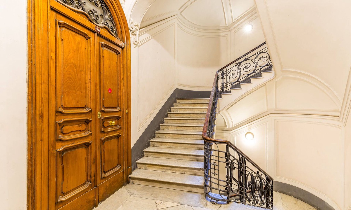 Chiaia Apartment | Piazza Amedeo Flat by Wonderful Italy