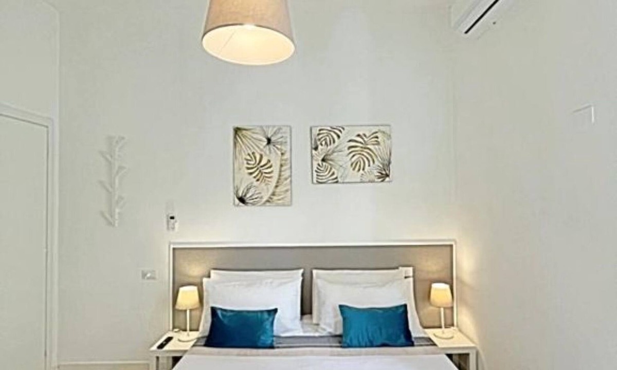 Ciampino Bed & Breakfast | PIT STOP CIAMPINO STATION - Deluxe room shared bathroom