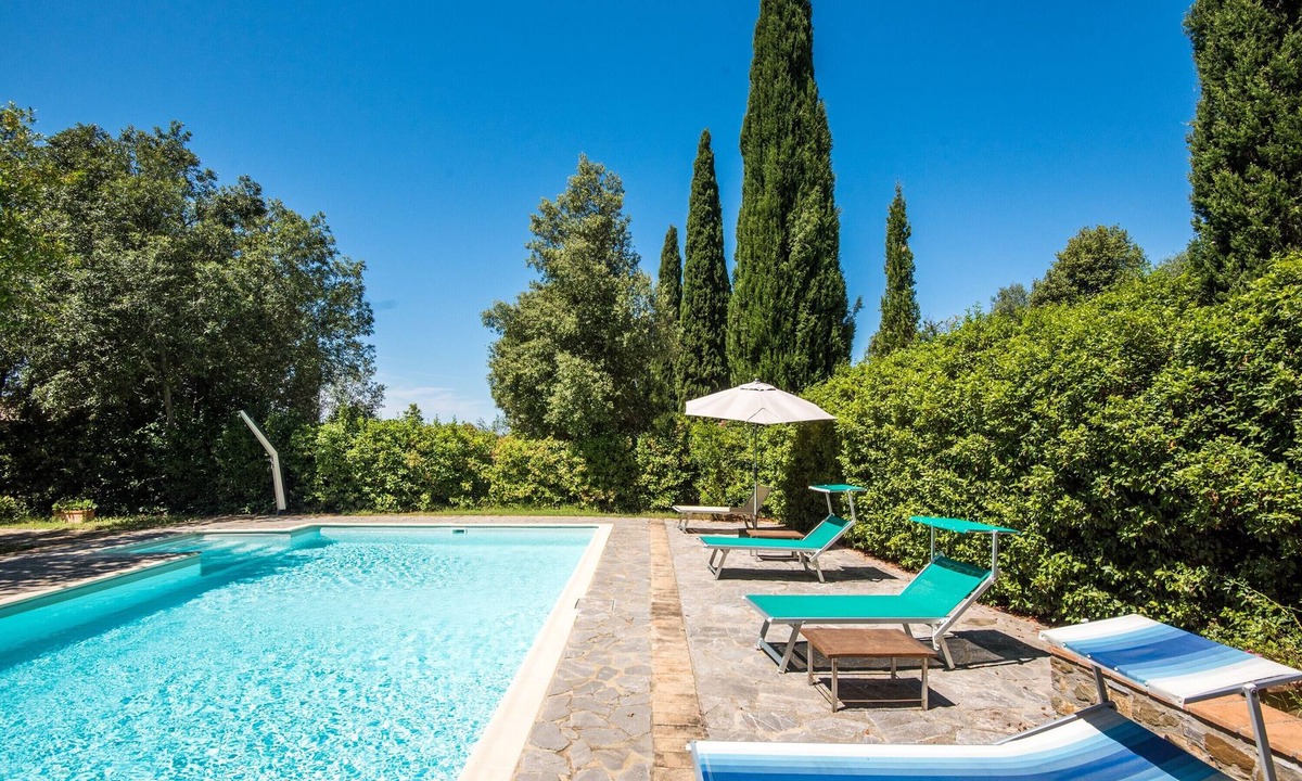 Sant'Angelo In Colle Apartment | Podere Giardino Wine & Bed – Melograno Apartment: Country House with Pool, Wi-Fi & AC