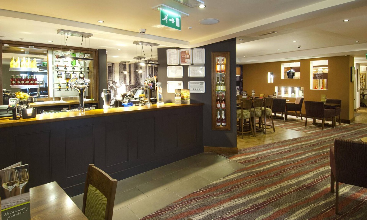 Bishop's Hotel | Premier Inn London Waterloo - York Road