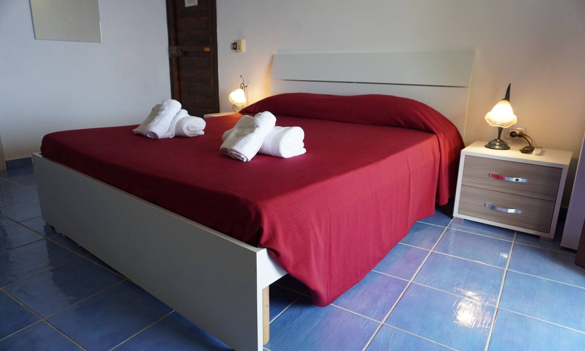 Caprioli Apartment | Primula Room with Wi-Fi and Air Conditioning