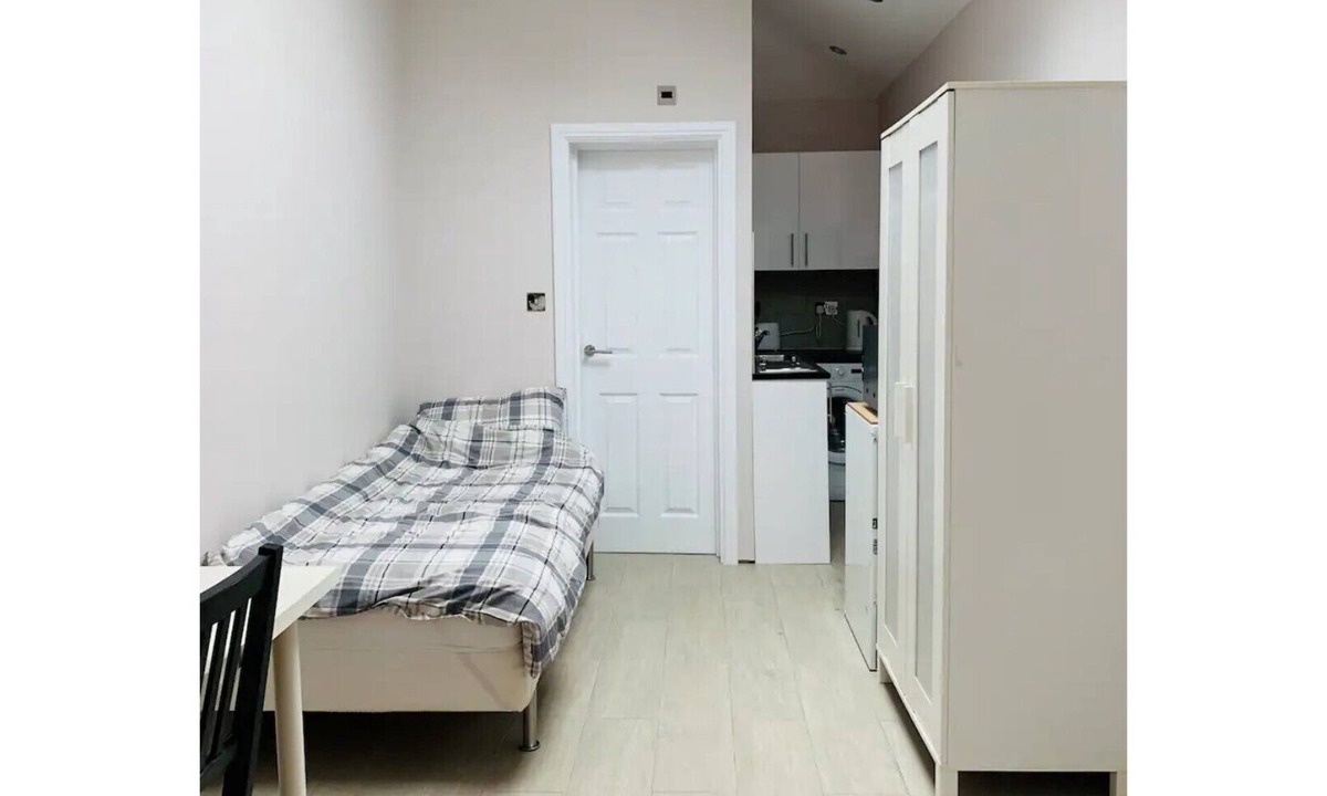 Whitton Apartment | Private modern studio in Whitton Gardens