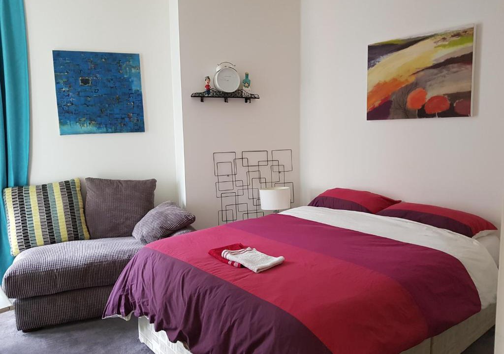 Canary Wharf House | Private room in shared luxury canary wharf apartment - lgbtq friendly