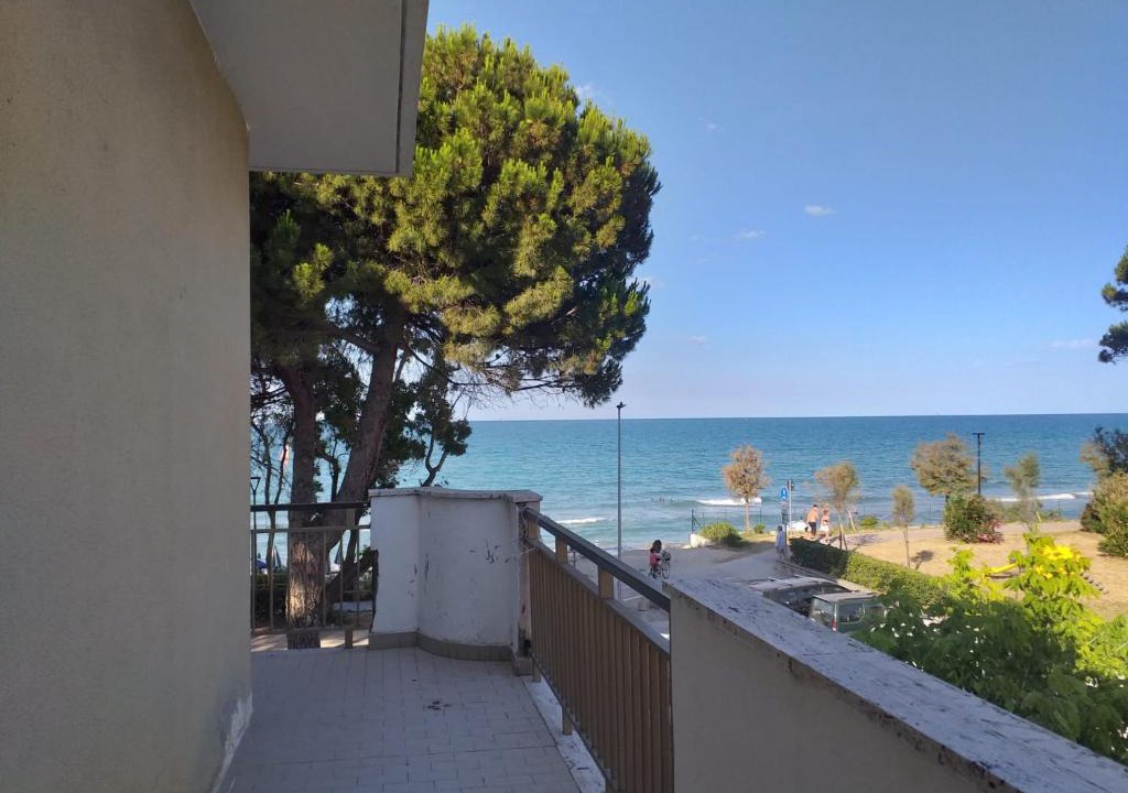 Pineto Bed & Breakfast | Quadruple room 5 minutes from the sea