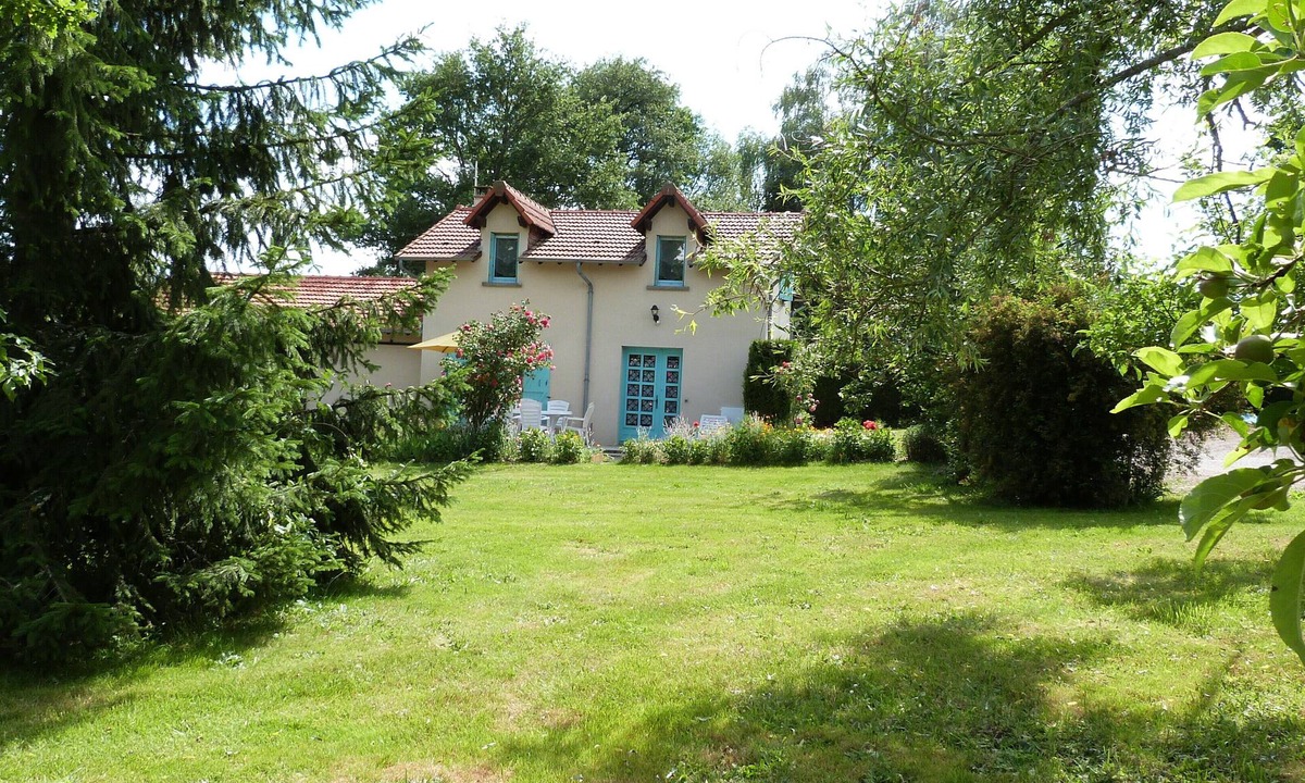 Saint-Priest-sous-Aixe Ski Chalet | Quiet country house near Limoges - ideal for 6/7 people