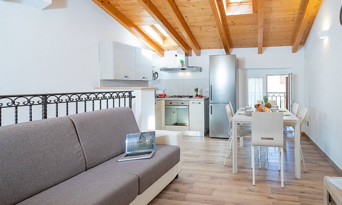 Bardolino Ski Chalet | Regarda - Romantic apartment Casa Rossa 2 with wifi, air conditioning