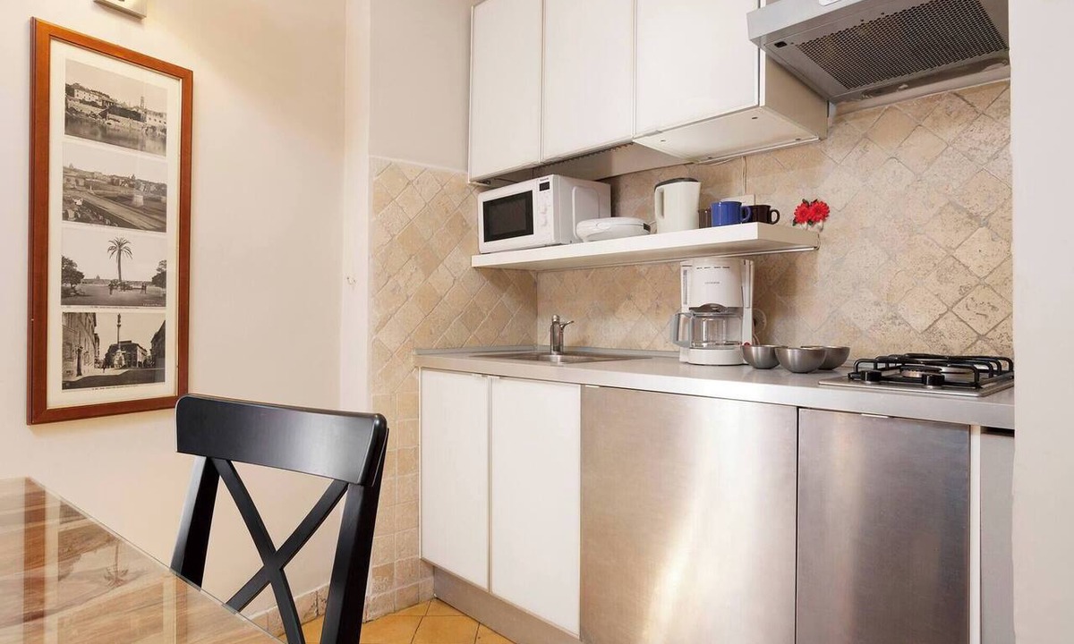 Rione V Ponte Apartment | Renoir, small loft on Giulia street