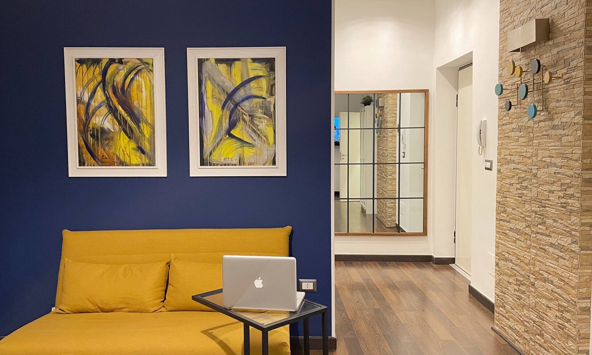 Quartieri Settecenteschi Apartment | Residence Petrone a luxury apartment in the city center.