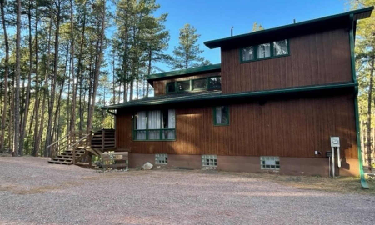 Rapid City House | Riley's Retreat Hot Tub and air conditioning!