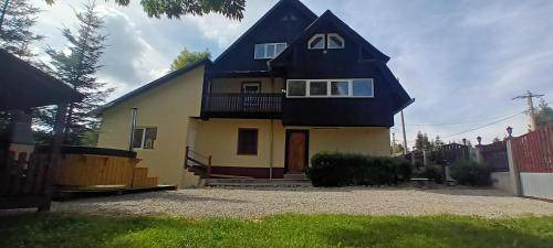 Muntele Baisorii Cabin | 200 m² Lodge ∙ 4 bedrooms ∙ 16 guests