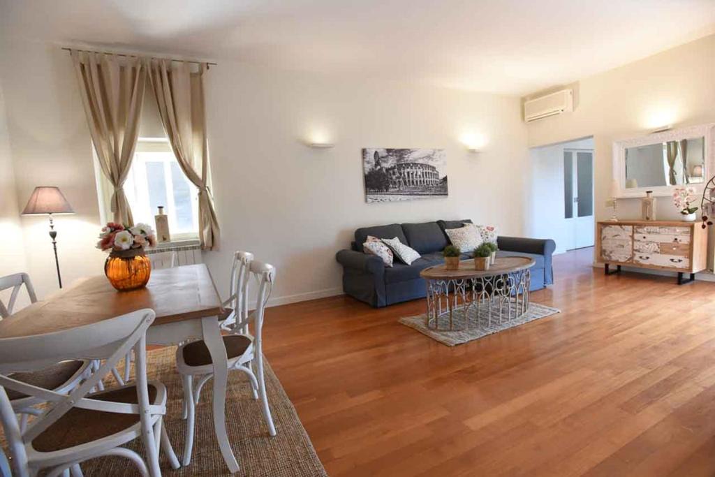 Flaminio Apartment | Romantic Flat near Metro Flaminio