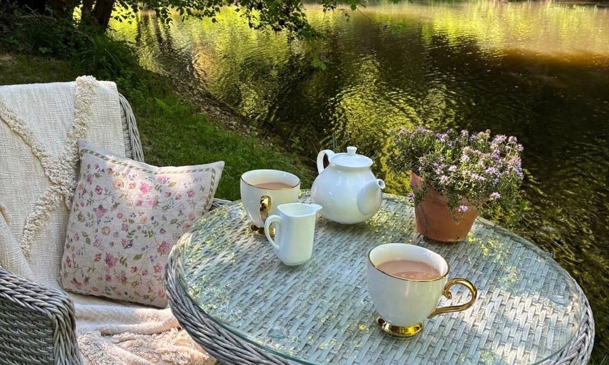 Jumilhac-le-Grand Cottage | Romantic hideaway in Jumilhac: The Nest, a riverside gem near the château