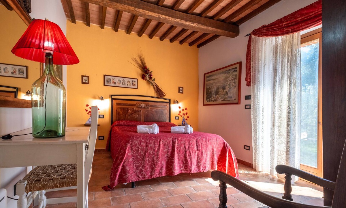 Manciano Apartment | Room 'Camera 3 - Il Maggio' with Shared Pool, Wi-Fi and Air Conditioning